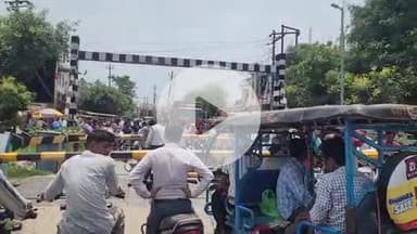 पूरनपुर माधोटांडा रेलवे फाटक खराब। घंटों तक लोग तपती धूप में खड़े रहने को मजबूर हुए ।