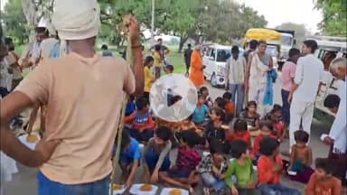 चंदला: चंदला-सरवई मार्ग पर सिंहपुर में बिजली संकट को लेकर ग्रामीणों का चक्का जाम #jansamasya