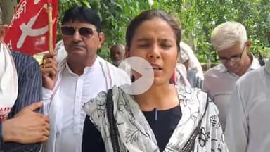 भिवानी के लोहारु में किसान सभा भिवानी की सह सचिव कुमारी कविता आर्य  बैठक की जानकारी देते हुए ।