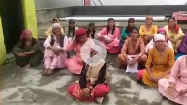 कमरऊ: कमरऊ के पास बोहल निगाली, गांव कानकोट को जाने वाला रास्ता बंद, धरने पर बैठी महिलाएं#jansamasya