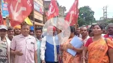 गुमला: ट्रेड यूनियन के भारत बंद का मजदूर संघ व जेपीपिए ने मेन रोड गुमला में सड़क पर उतर कर समर्थन किया