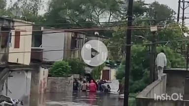 दुर्ग: दुर्ग जिले के भिलाई स्थित कोसा नाला का पानी घर में घुसने से लोग परेशान हैं