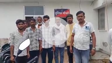 टीकमगढ़: मांडूमर निवासी का पत्थर से कुचला शव मिला, परिजनों ने हत्या की आशंका जताई