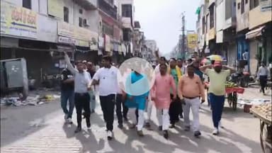 मथुरा: मथुरा नगर निगम के सफाई कर्मचारियों ने एक दिन के काम बंद के ऐलान के साथ हड़ताल का किया समर्थन, काम किया बंद