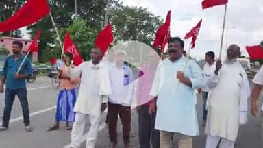पूर्णिया पूर्व: माकपा ने देशव्यापी आम हड़ताल के तहत रानीपरता में एनएच 131 ए को घंटों जाम कर नारे लगाए