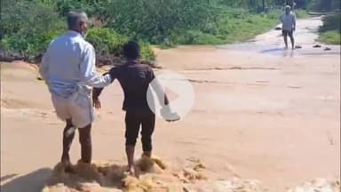 गरौठा: ग्राम घटियारी में बरसात बनी मुसीबत, पुलिया के ऊपर से बह रहा तेज पानी, वीडियो सोशल मीडिया पर हुआ वायरल