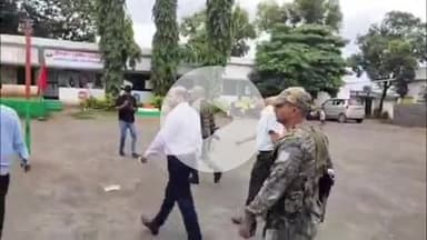 कोडरमा: उपायुक्त ने पीएम श्री राजकीय उत्क्रमित प्लस टू उच्च विद्यालय डुमरडीहा का औचक निरीक्षण किया