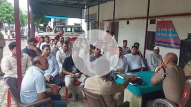 भगवानपुर: भगवानपुर थाना परिसर में कावड़ यात्रा को लेकर पुलिस ने क्षेत्र के स्पेशल पुलिस ऑफिसर्स के साथ की बैठक