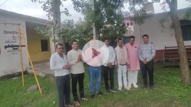 पचोर: उदनखेड़ी के शासकीय प्राथमिक विद्यालय में समाजसेवियों ने बच्चों को पुस्तक, कॉपी, पेन बांटे और किया वृक्षारोपण