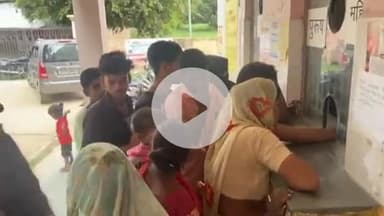 सीतापुर: एलिया स्वास्थ्य केंद्र में उपचार के लिए मरीजों की लगी रही कतार, डॉक्टर नदारत, लापरवाहियों का वीडियो हुआ वायरल