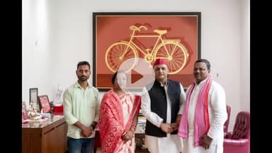 भदोही: लखनऊ में भदोही से सपा के पूर्व जिलाध्यक्ष विकास यादव ने सपा अध्यक्ष अखिलेश यादव से की मुलाकात