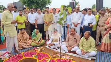 झांसी: जनपद में 'एक पेड़ मां के नाम' अंतर्गत वृहद वृक्षारोपण का शुभारंभ प्रभारी मंत्री ने BHEL में भूमि पूजन कर किया