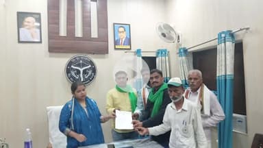 करहल: भारतीय किसान यूनियन टिकैत के पदाधिकारी ने पांच सूत्री मांगों को लेकर खंड विकास अधिकारी को ज्ञापन दिया