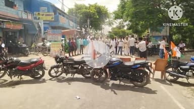 पटेढ़ी बेलसर: राजद नेता ने वोटर लिस्ट पुनरीक्षण के खिलाफ बेलसर सरैया मार्ग पर किया धरना प्रदर्शन