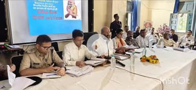 तराना: विधायक महेश परमार ने विभागीय कार्यों की समीक्षा के लिए बैठक ली