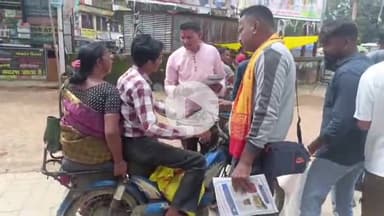 सिमडेगा: बजरंग दल द्वारा सेवा सप्ताह के तहत सिमडेगा महावीर चौक पर सड़क सुरक्षा जागरूकता अभियान