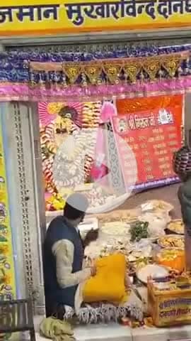 बोलो श्री गिर्राज जी महाराज की जय।