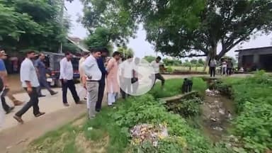 कन्नौज: लालपुर गांव में निरीक्षण करने पहुंचे मंत्री असीम अरुण, स्थानीयों की नाला जाम की समस्या से जुड़े दिए निर्देश