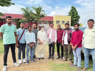 कहलगांव: उत्क्रमित उच्च माध्यमिक विद्यालय कलगीगंज में निबंध प्रतियोगिता के सफल प्रतिभागियों को विधायक ने किया सम्मानित