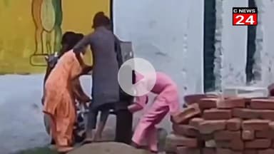 अमरोहा: अमरोहा के गंगेश्वरी में प्राथमिक विद्यालय में बच्चों का बर्तन धोते हुए वीडियो वायरल