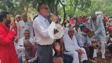 भिवानी में  केद्रीय ट्रेड यूनियनों  द्वारा आयोजित हड़ताल पर नेहरु पार्क में  सभा में  बोलते हुए  सीपीआई एम नेता का ० ओम