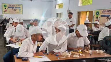 बहराइच: महाराजसिंह इंटर कॉलेज में तोड़फोड़ के जोड़ विषय पर आयोजित कार्यशाला में बस के ज़रिये मशीन विषयों की दी गई जानकारी