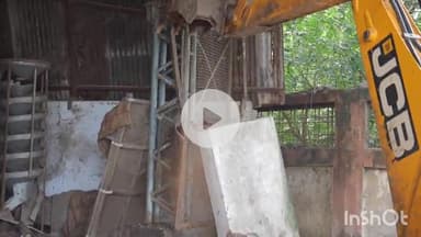 धार: धार कृषि उपज मंडी परिसर में मंडी प्रशासन ने हटाया अतिक्रमण। व्यापारियों में मचा हड़काम।