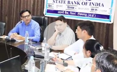 टीकमगढ़: कलेक्टर विवेक श्रोत्रिय की अध्यक्षता में कलेक्ट्रेट में जिला स्तरीय परामर्शदात्री समिति की बैठक आयोजित