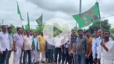 असरगंज: वोटर वेरिफिकेशन के विरोध में असरगंज में प्रदर्शनकारियों ने किया चक्का जाम