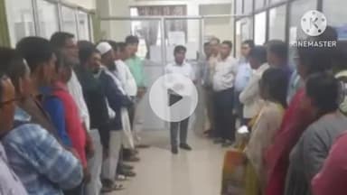 कर्रा: जिला स्थानांतरण के लिए आवेदन करने वाले सभी शिक्षक जिला शिक्षा अधीक्षक कार्यालय पहुंचे