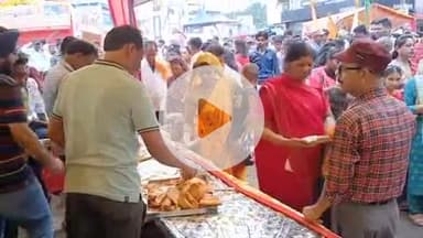 खालवा: खालवा रोड पर बुधवार को किया गया भंडारे का आयोजन