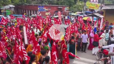 कटिहार: राजेंद्र स्टेडियम मैदान से रसोईया संघ ने निकाली रैली, डीएम को सौंपा मांग पत्र