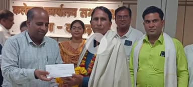 पचोर: 40 साल शिक्षा विभाग में सेवा के बाद सेवानिवृत्त हुए पदम सिंह नागर का कलेक्टर ने किया सम्मान