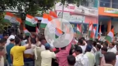 आज़मनगर: आजमनगर: मतदाता सूची सत्यापन के विरोध में केसरी चौक पर महागठबंधन का जोरदार प्रदर्शन