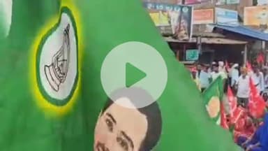 विभूतिपुर: विभूतिपुर के सिंघिया घाट में महागठबंधन का प्रदर्शन, बुधवार को 11 बजे से किया चक्का जाम, रेल सेवा बाधित