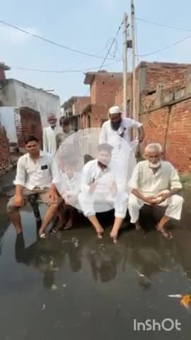 जानसठ: मीरापुर क्षेत्र के गांव खेड़ी सराय में मूसलाधार बारिश से विकास कार्यों की पोल खुली, सपा नेता ने उठाए सवाल