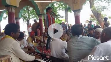 डम-डम डमरू बजावे भोला,
अपने नाचे हमके नचावे भोला#