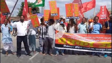 ताजपुर: केंद्रीय ट्रेड यूनियन के आह्वान पर इंडिया गठबंधन ने ताजपुर गांधी चौक एनएच 28 किया जाम