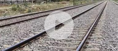 फिरोज़ाबाद: जीआरपी फिरोजाबाद क्षेत्र के हिरनगांव स्टेशन की तरफ रेलवे लाइन पर मिला अज्ञात युवक का शव, नहीं हुई शिनाख्त