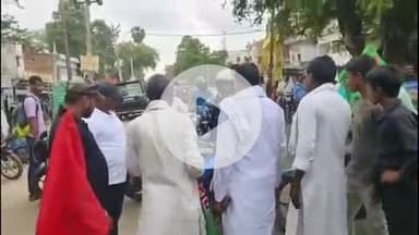 परवलपुर में इंडिया गठबंधन का सड़क जाम, ट्रेड यूनियन की हड़ताल का समर्थन और वोटर लिस्ट पुनर्निरीक्षण का विरोध