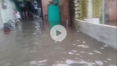 झांसी: नाले पर अतिक्रमण के कारण खुशीपुरा वार्ड नंबर 14 में भर रहा है बारिश का पानी,जनता को हो रही है परेशानी #jansamasya