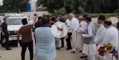 पटना ग्रामीण: बिहार बंद में शामिल होने पटना पहुंचे लोकसभा में नेता प्रतिपक्ष राहुल गांधी, कांग्रेस नेताओं ने किया स्वागत