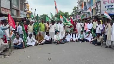 कुटुंबा: अंबा चौक पर महागठबंधन के नेताओं ने की हड़ताल, जगह-जगह दुकानें बंद व सड़क जाम; एंबुलेंस व स्कूली बस को नहीं हुई परेशानी