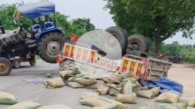 इंदरगढ़: धीरपुरा गांव के पास सीमेंट से भरा ट्रैक्टर ट्रॉली पलटा, चालक और तीन लोग बाल-बाल बचे, लगा जाम