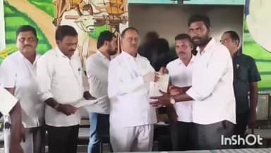 ఎల్కతుర్తి: ఆత్మకూరులోని రైతు వేదికలో ఆత్మకూర్, దామెర మండలాల లబ్ధిదారులకు సీఎంఆర్ఎఫ్ చెక్కులను పంపిణీ చేసిన MLA రేవూరి ప్రకాశ్ రెడ్డి