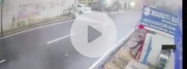 सुल्तानपुर: सुल्तानपुर में रोडवेज की बाउंड्रीवाल गिरी, बिजली के खंभे और तार टूटे, कई इलाकों में विद्युत आपूर्ति बाधित