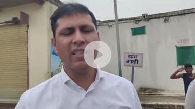 बडोनी: खाद्यान्न वितरण में शिकायतें मिलने पर दतिया कलेक्टर ने ग्राम गढ़ी में पीडीएस दुकान का किया निरीक्षण, दी जानकारी