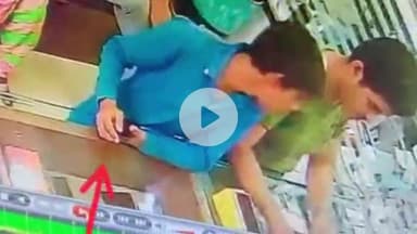 सतना बस स्टैंड के पास मोबाइल शॉप से अज्ञात चोर ने कीमती मोबाइल किया पार, चोरी सीसीटीवी में कैद