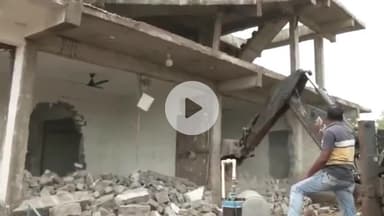 हुज़ूर: भोपाल के कोकता बाईपास पर अवैध कब्जे पर प्रशासन का बुलडोजर, अवैध निर्माण तोड़ने की कार्रवाई जारी