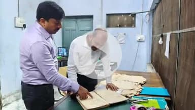 कोडरमा: उपायुक्त ने अभिलेखागार का निरीक्षण किया